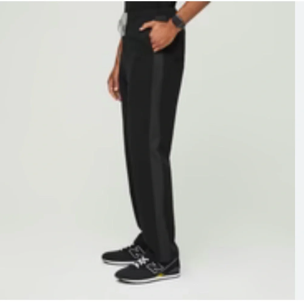 16. FIGS PISCO PANELED CLASSIC SCRUB PANT